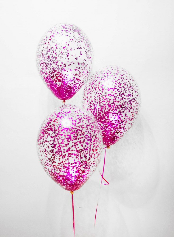 воздушные шарики с ярко-розовым конфетти
